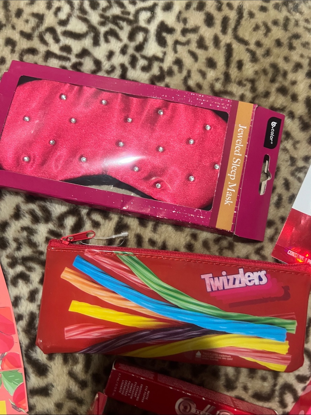 Red Beauty Bundle - 11 pieces - Picture 5 of 6
